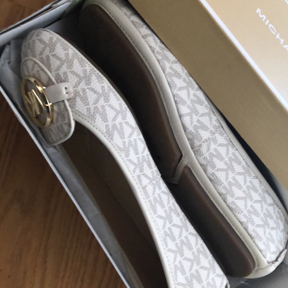 Shoes - Picture 2 of 2